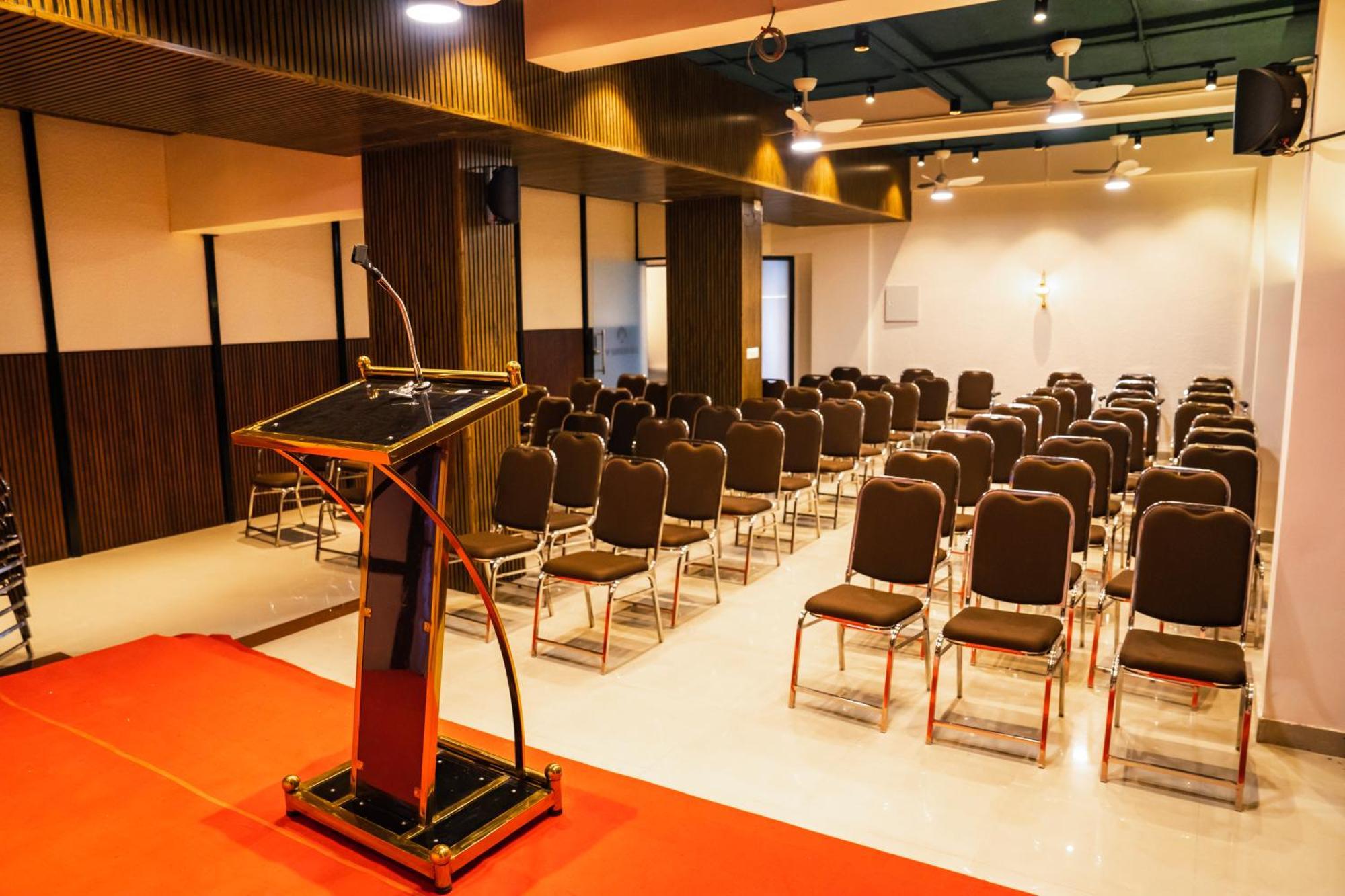 Palcastle Regency Hotel Palakkad Buitenkant foto