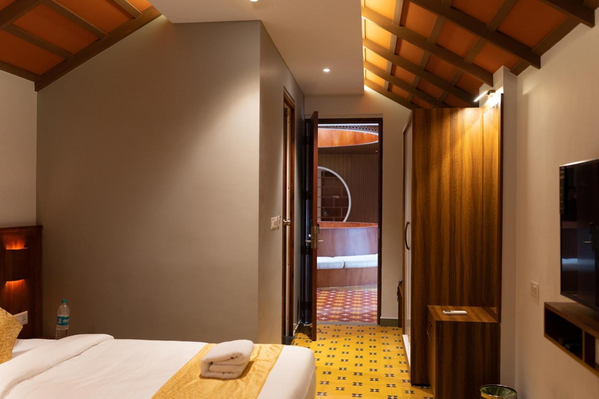 Palcastle Regency Hotel Palakkad Buitenkant foto